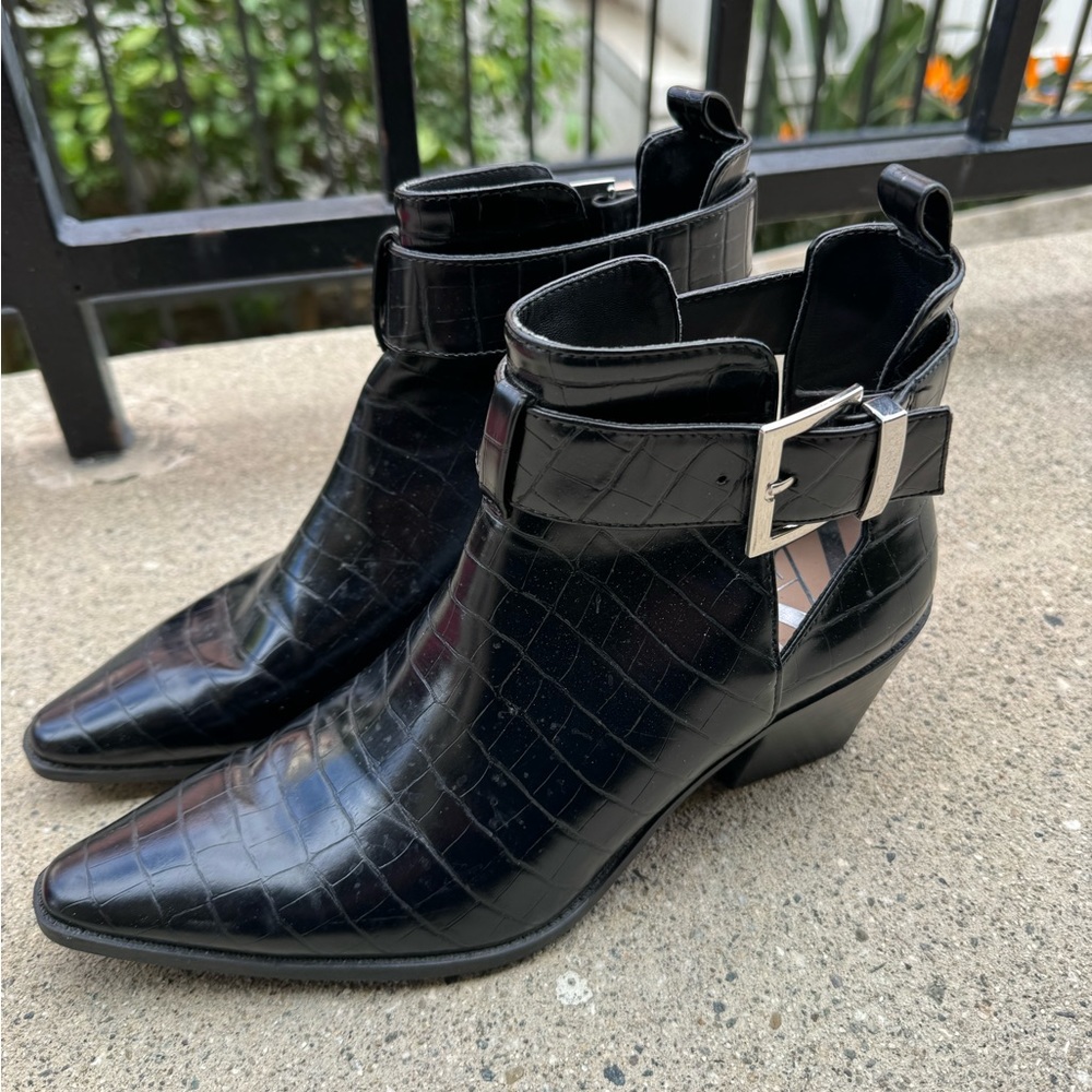 Black ankle boots. With buckle. Size 40 / size 9 - Zara